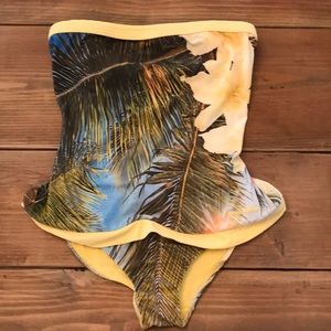 Aaron Chang one piece. SZ large but fits like S/M